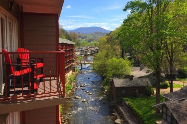 Baymont Inn & Suites Gatlinburg On The River