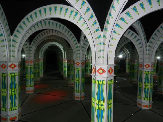 Amazing Mirror Maze Gatlinburg - Gatlinburg Attraction