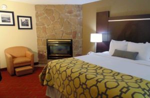 Baymont Inn & Suites Gatlinburg On The River King Room With Fireplace
