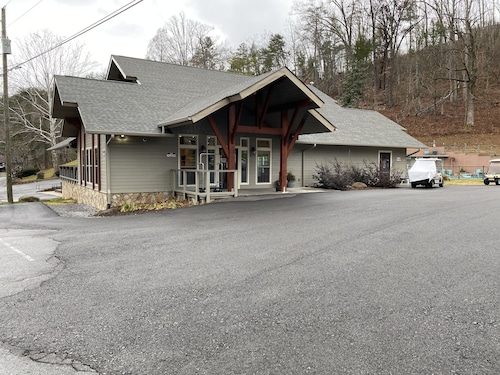 Smoky Mountain Trout House Reviewed
