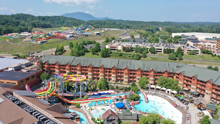 Wilderness at the Smokies vs. Westgate: Which Resort Reigns Supreme? 4 Wilderness at the Smokies vs. Westgate: Which Resort Reigns Supreme?