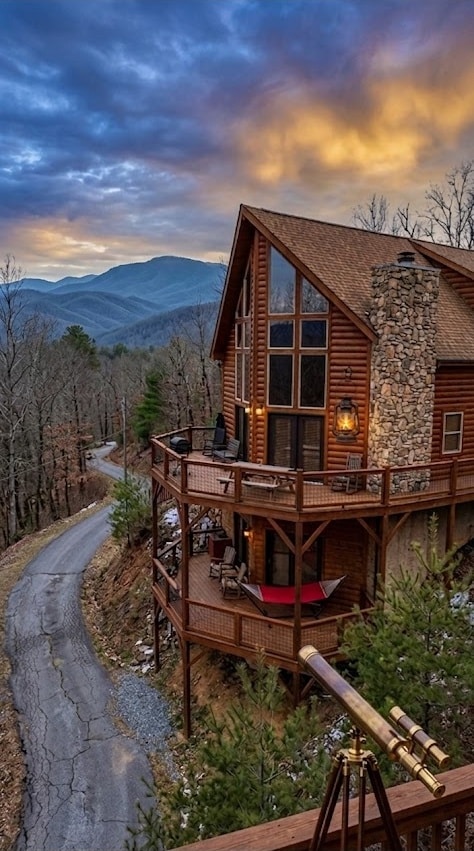 Luxury cabin in Gatlinburg overlooking the Smoky Mountains at sunset